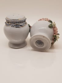 Vintages pottery kitch pepper and salt set