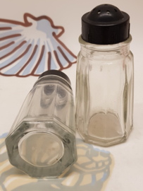 Antike Salz- und Pfefferstreuer aus Glas