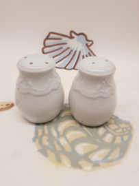 Salz und Pfeffer mit Bären darauf