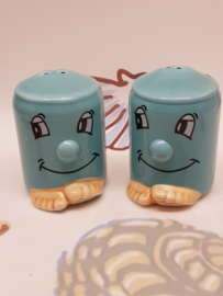 Salz-und-Pfeffer-Vintage-Gesichter mit Füßen