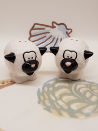 Schafe als Salz- und Pfefferstreuer