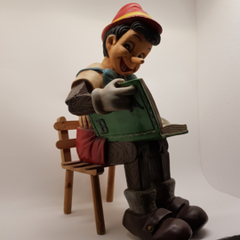 Pinocchio Holz auf Stuhl (wahrscheinlich fehlt Jiminy)