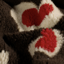 Sherpa Fleece stof bedrukt Harten Donkerbruin
