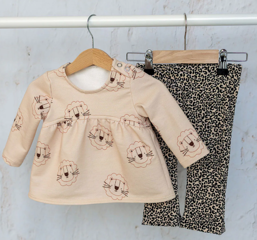 French Terry stof bedrukt Leeuwen Beige