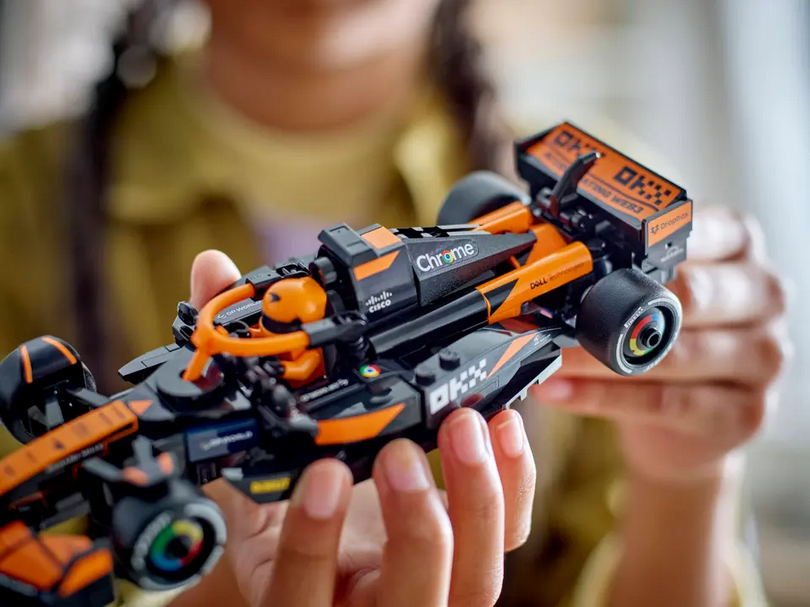 Lego 77251 McLaren F1® Team MCL38 racewagen