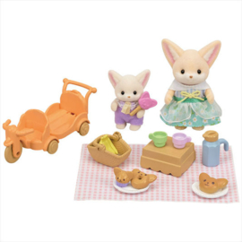 Sylvanian Familes 5698 Sunny Picnic Set -Fennec Fox Sister & Baby