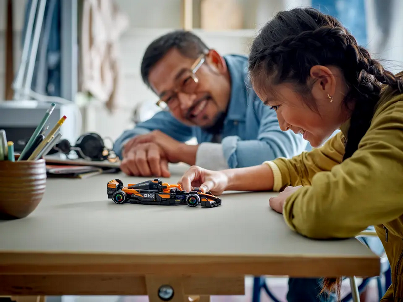 Lego 77251 McLaren F1® Team MCL38 racewagen
