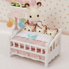 Sylvanian Familes 5534 Bed voor drieling met mobiel