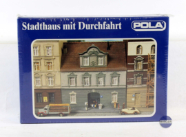 Pola 357 N Stadthaus mir Durchfahrt