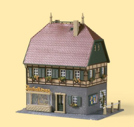 Auhagen 12347 Woongebouw met winkel