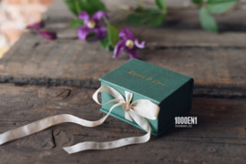 Ring box green linen with vintage ivory ribbon