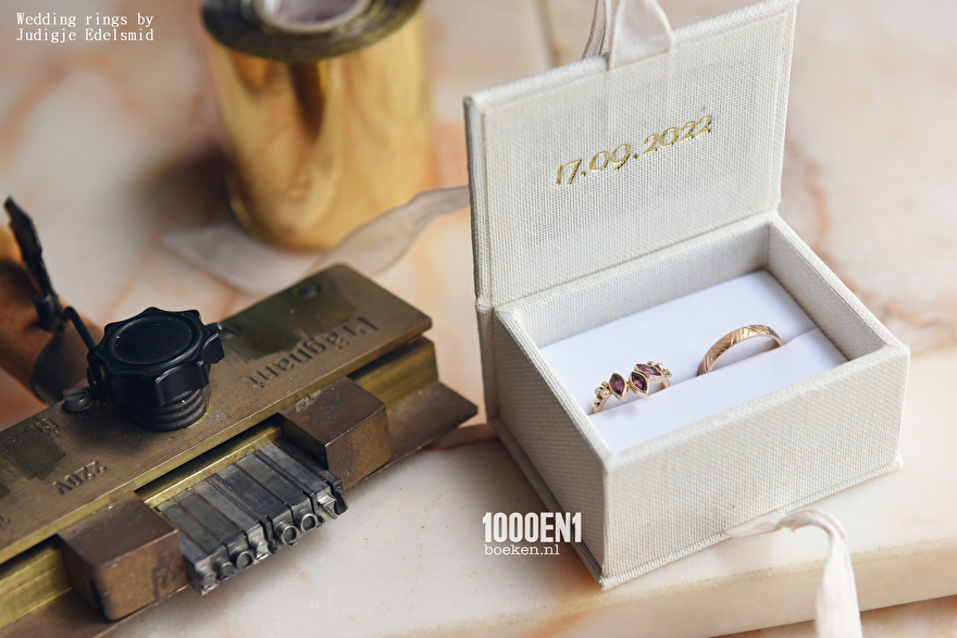 Unique handmade ringbox for wedding rings