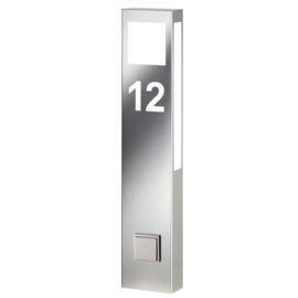 CMD 24/HN/ST Staande Buitenlamp met Huisnummer en Stopcontact