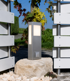 CMD 39/ST Staande Buitenlamp met Stopcontact (40 cm)