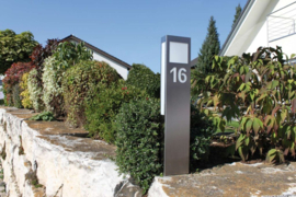 CMD 24/HN Staande Buitenlamp met Huisnummer