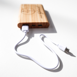 Gepersonaliseerde powerbank van bamboe