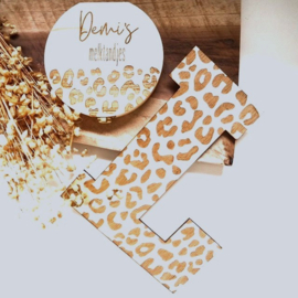 Houten letter panterprint