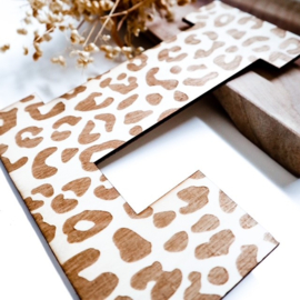 Houten letter panterprint