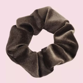 Kinder Scrunchie velvet brownie