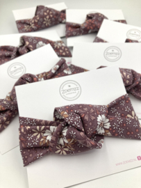 Knoophaarband mauve met bloemen