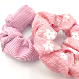 Scrunchie roze bloemetjes