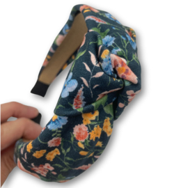 Knoophaarband donkerblauw met bloemen