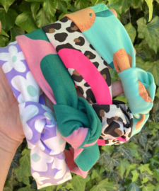 Haarband lila met bloemen
