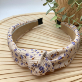 Knoophaarband crème met lila bloemen
