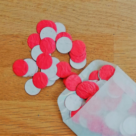 5 gram confettirondjes 2 cm | rood | veldbloemen