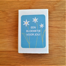 Sticker 4 x 3 cm | Een bloemetje voor jou!