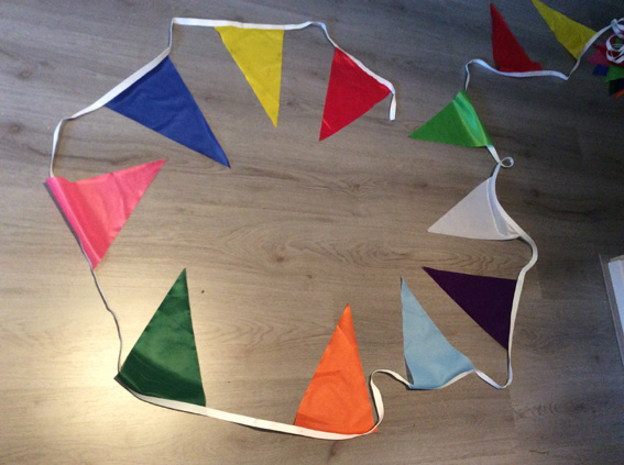 | Stoffen vlaggenlijnen of wimpel lijnen in uw kleuren en kleurenvolgorde | Straatvlaggetjes.nl