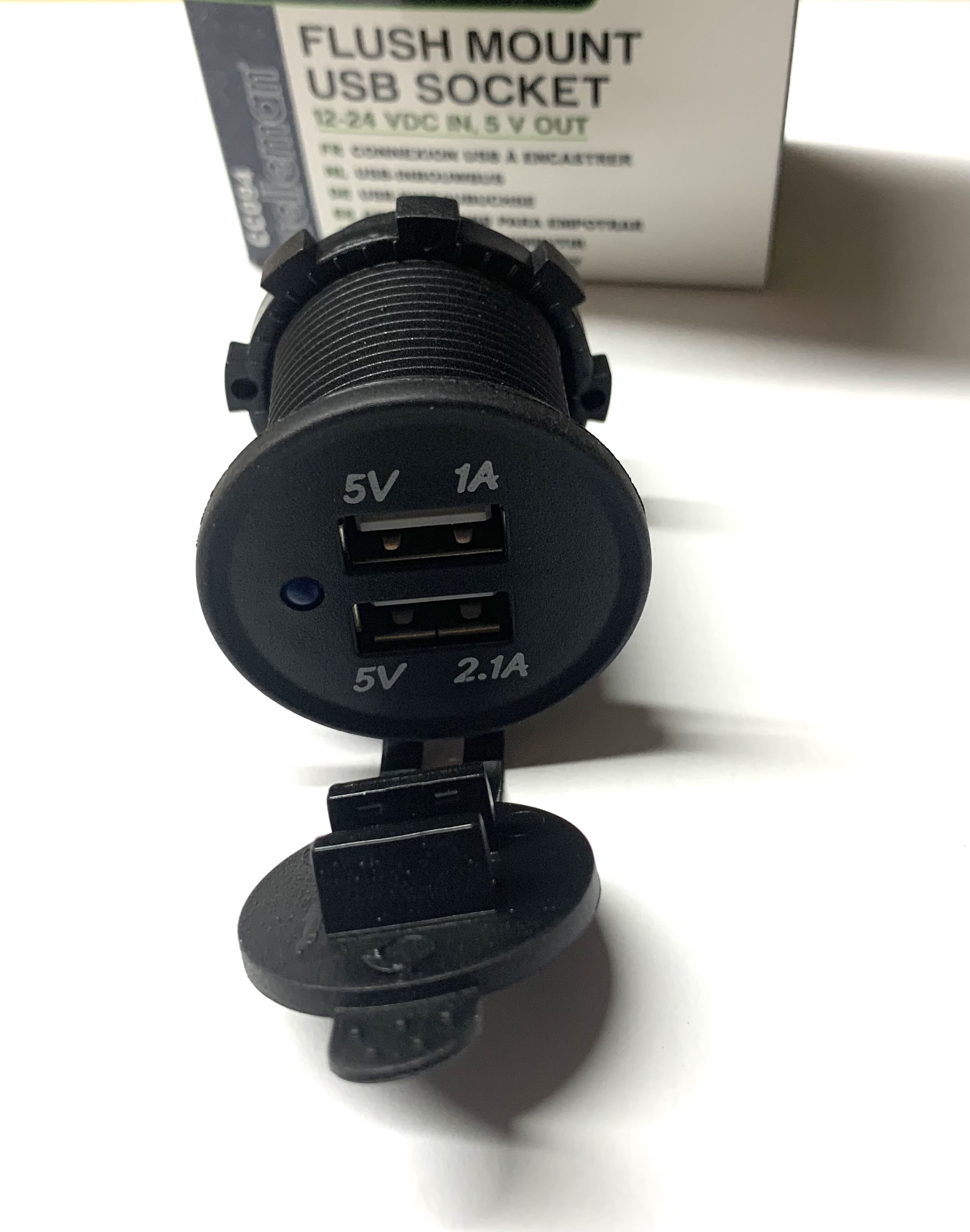 USB dubbele aansluiting 12-24 volt input. Inbouw maat 29 mm. Merk VELLEMAN