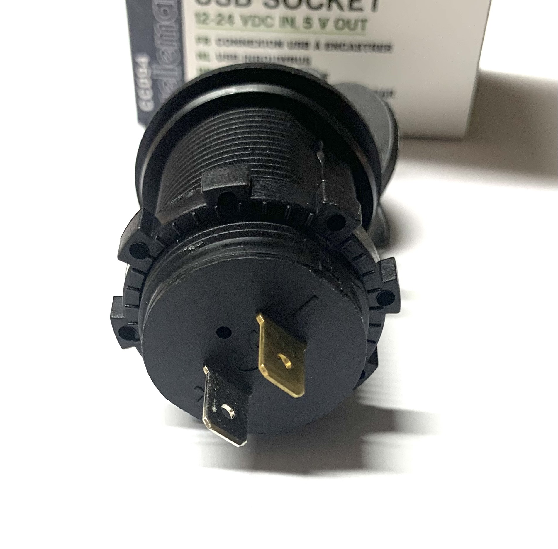 USB dubbele aansluiting 12-24 volt input. Inbouw maat 29 mm. Merk VELLEMAN