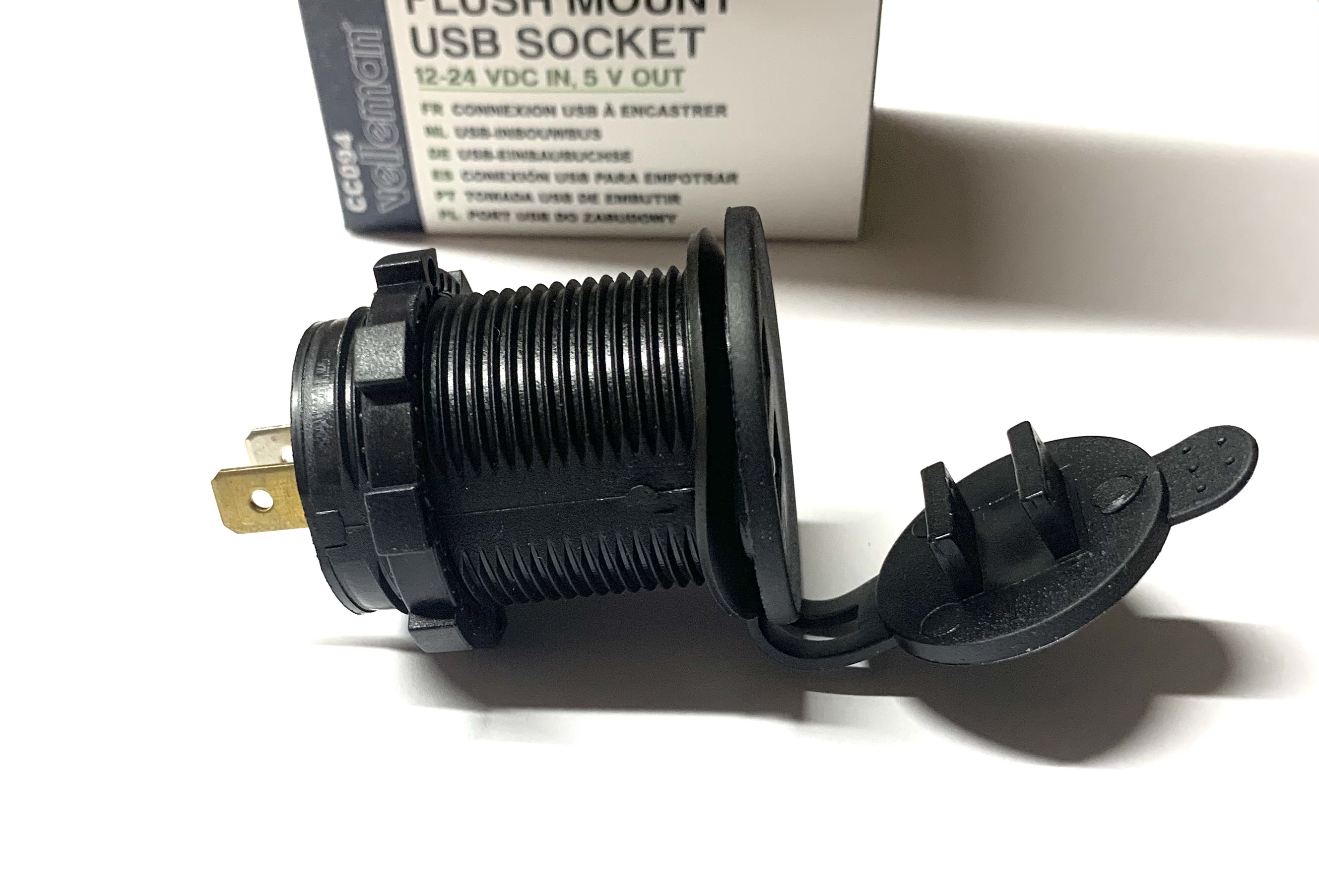USB dubbele aansluiting 12-24 volt input. Inbouw maat 29 mm. Merk VELLEMAN