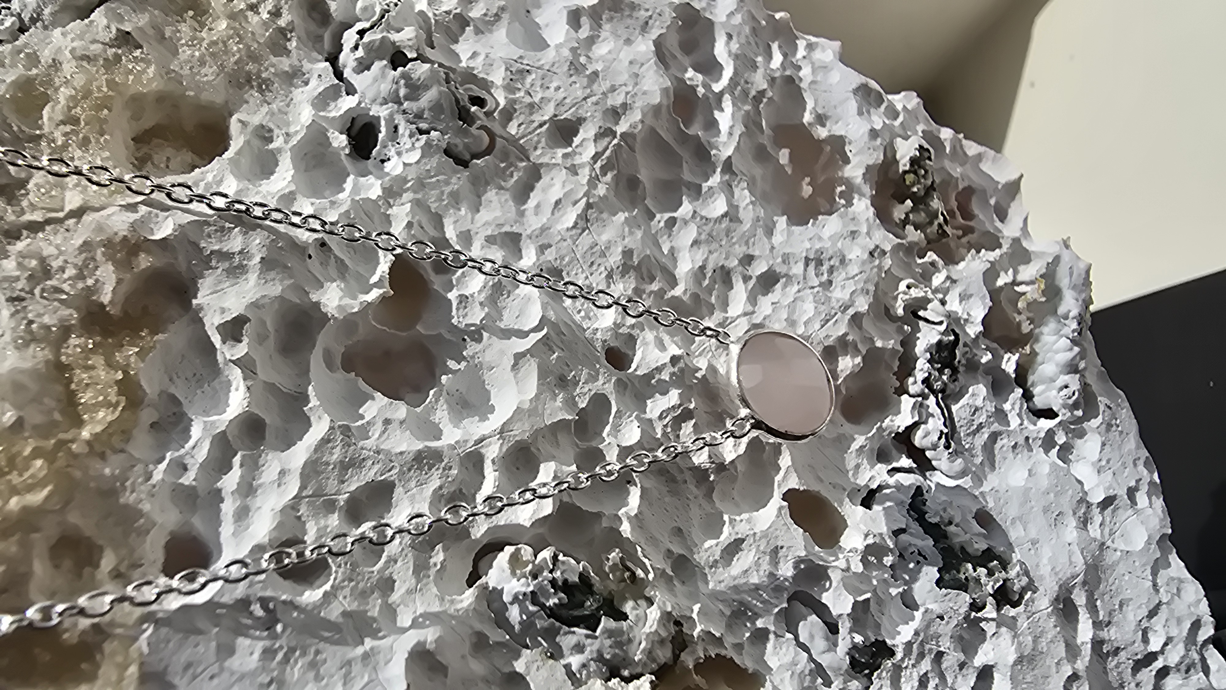 Edelsteen zilver ketting Rozenkwarts rond