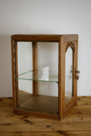 Vitrine kastje met spiegel wand