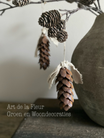 Hanging ornament Dennenappel L met doekje