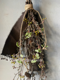 Toef met Kalkdoek , echte Larix en kunst bloesemtak
