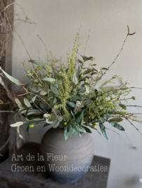 Boeket kunst met o.a. Olijf , Eucalyptus en Wilde Asparagus excl vaas