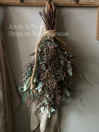 Kunst toef met twee soorten groen , donkere Dadels en echte Berk