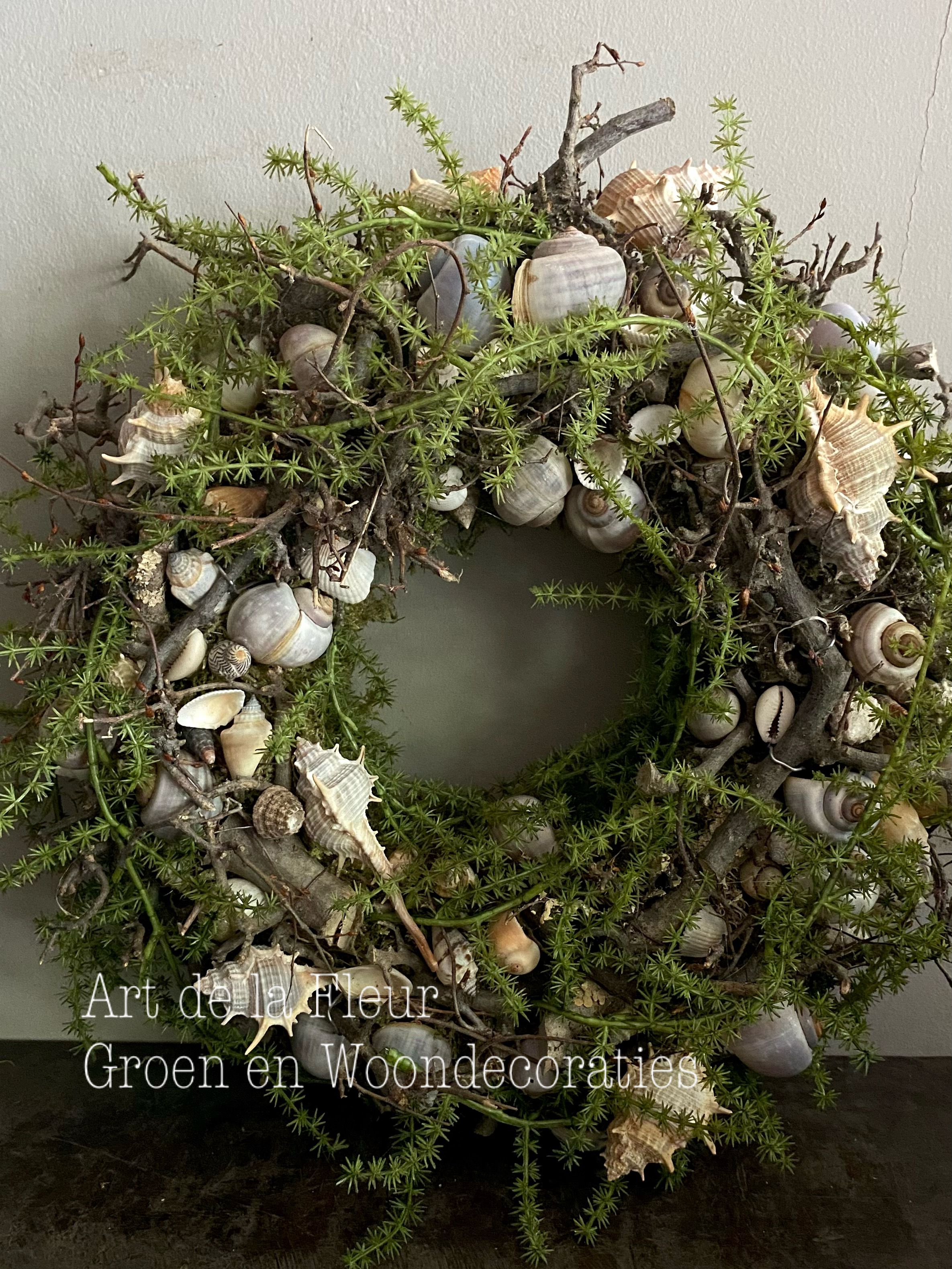 Krans met kunst Asparagus en echte schelpen ruim 30 cm