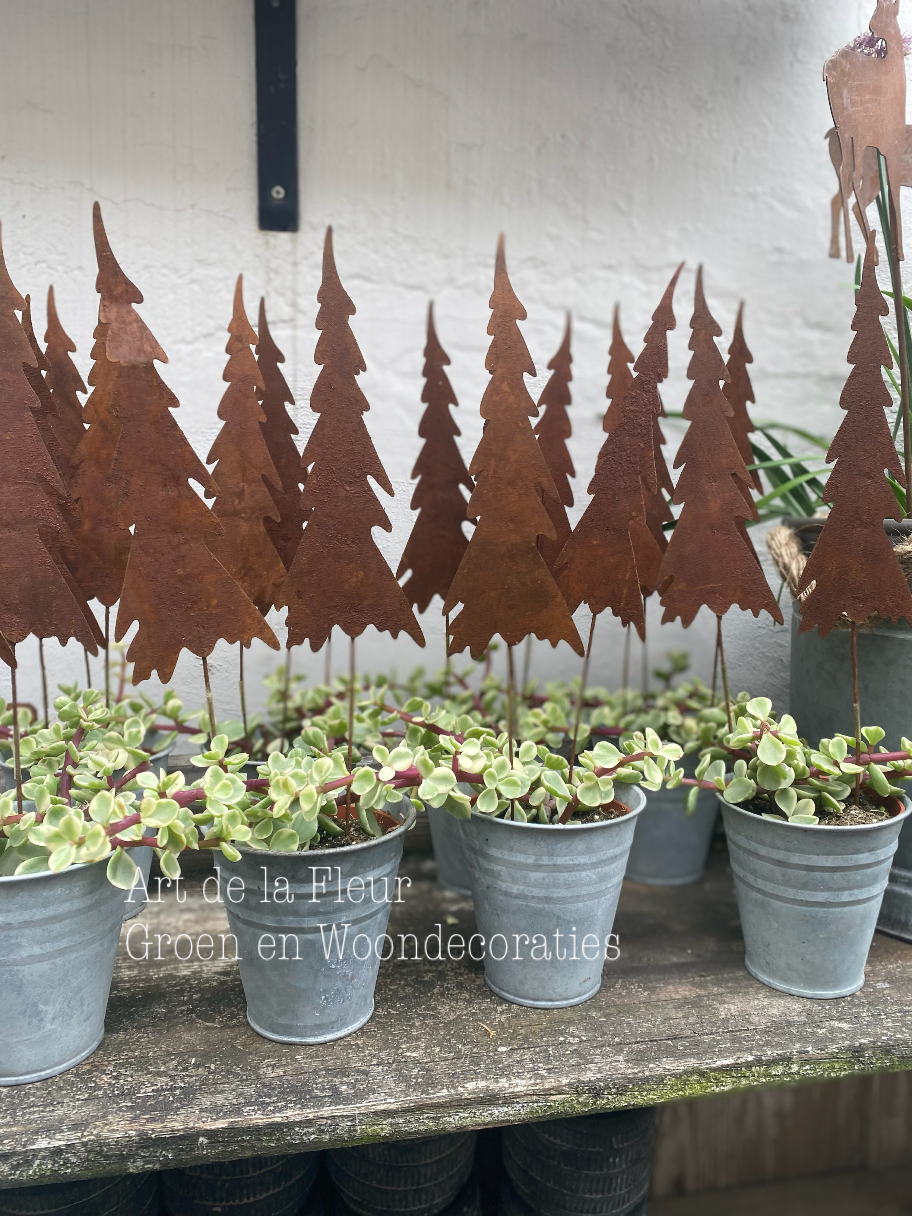 Roestige Kerstboompjes op pin 35 cm per stuk