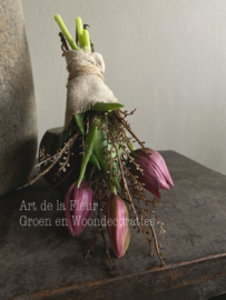 Klein toefje met  kunst Tulpjes en kunst Gagel