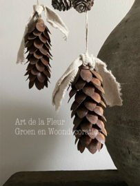 Hanging ornament Dennenappel M met doekje