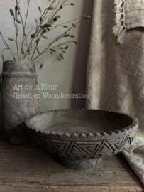 Schaal | Houten schaal met snijwerk 34 x 15 cm