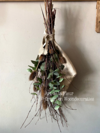 Toef met echte Kaardebollen , kunst Eucalyptus en Bakkersdoek