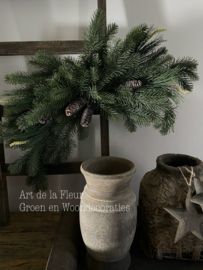 Toef met dennenappels kunst  ( klokken los te koop )