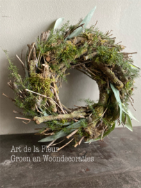 Klein kransje van takjes met mos , kunst Olijf en wilde Asparagus 20 a 23 cm