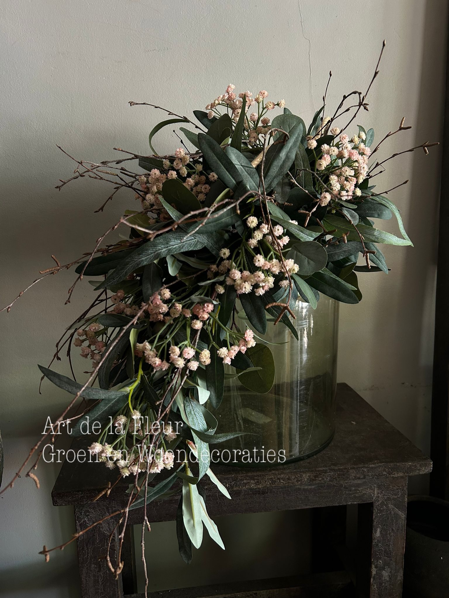 Kunst kruiktoef  basis met roze gipskruid  55 a 60 cm