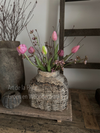 Kunst Tulpen ( 6 ) met Eucalyptus bes en Gagel